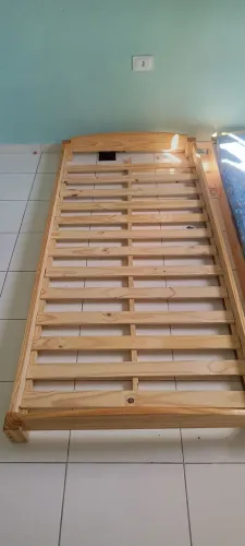 Cama de madeira novíssima e barata