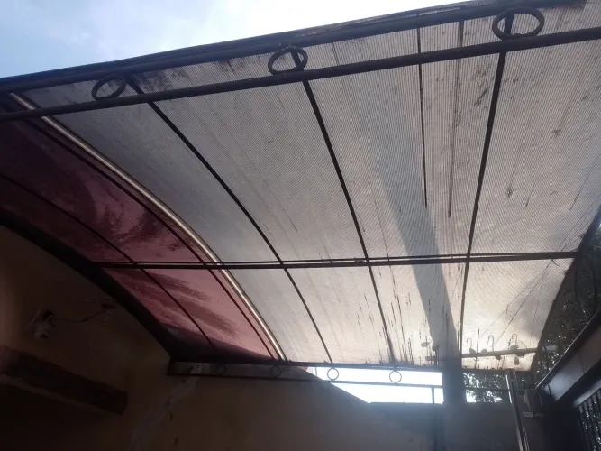 Vende toldo de policarbonato