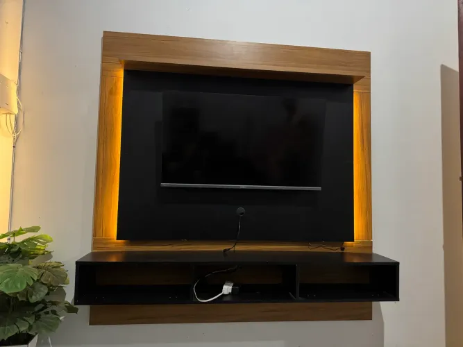 Painel de tv suspenso com led
