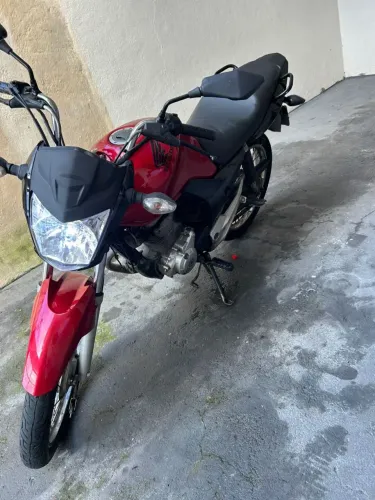 Honda Cg Start 160 vermelha.