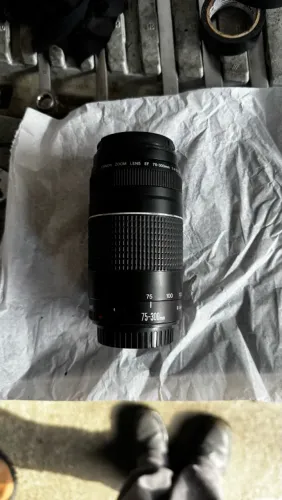 Lente cânon 75-300 EF