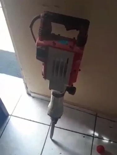 Vendo este lindo martelete 
