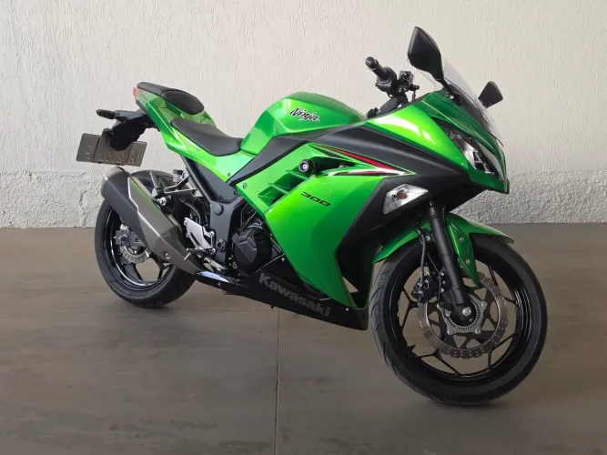 Ninja 300 muito nova, verde metálica,