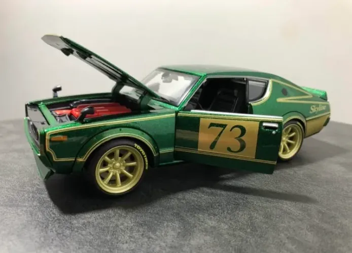 Nissan Skyline 2000 GT-R - Miniatura 1:24 Maisto