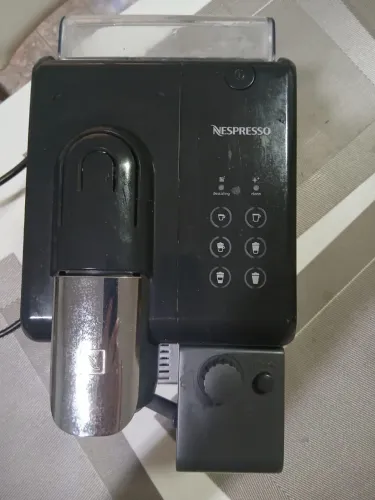 Cafeteira Nespresso Latíssima