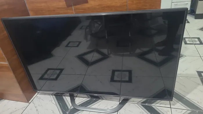 Vendo tv smart lg 60la6200 com defeito, só fica piscando stand-by vermelho e não liga