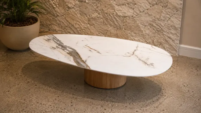 Mesa de Centro Orgânica com Tampo Marmorizado e Base em Madeira