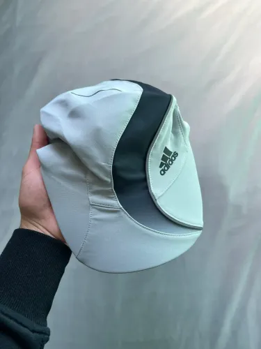 Boné adidas