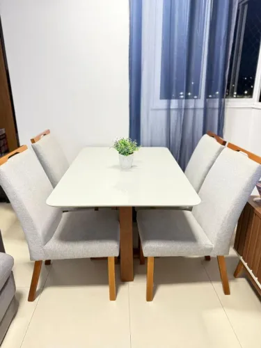 Mesa com 4 cadeiras