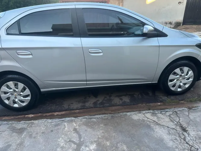 Chevrolet Onix Hatch LT 1.4 8V Flex Power Mec. 4P 2015