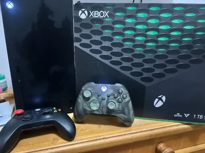 Xbox Series X 1TB SSD - Pouco Uso / Quase Zero + Caixa + 2 Comandos