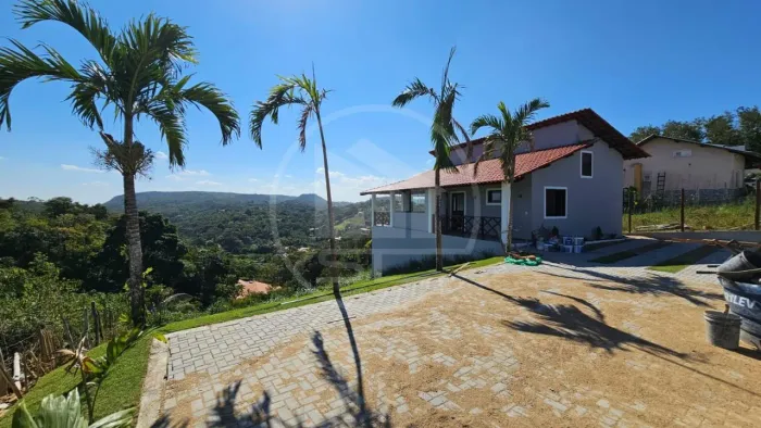 Casa para Venda em Mulungu, COUROS, 3 dormitórios, 3 suítes, 3 banheiros, 7 vagas