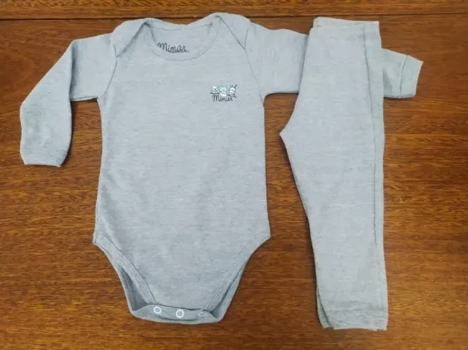 Body Para Bebê de Manga Longa com Calça Cinza da Mimar - Tamanho G