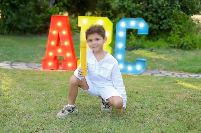 Letreiro ABC luminoso