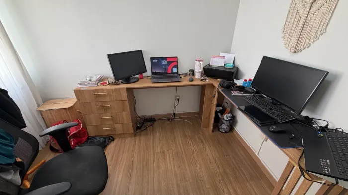 Mesa de escritório em L