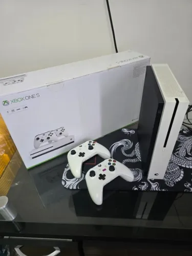 Xbox One S 1TB Branco + 2 Controles Sem Fio (Na Caixa Original)