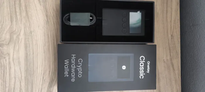 OneKey Classic - Carteira Física (Hardware Wallet) para Criptomoedas | Como Nova