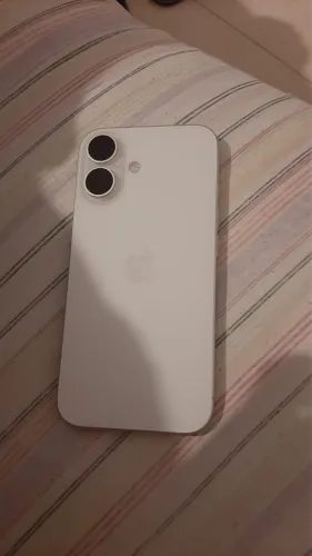 iPhone 16 impecável