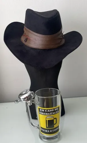 Chapéu com copo
