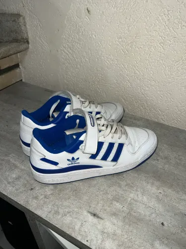 Tênis adidas