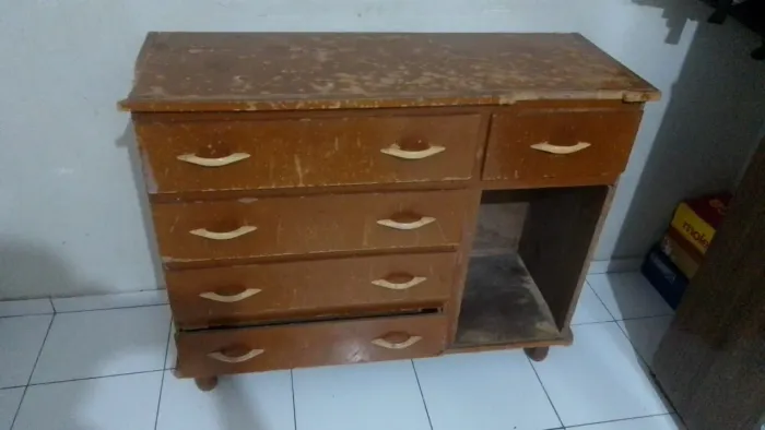 Vendo cômoda com 4 gavetas e 1 sapateira