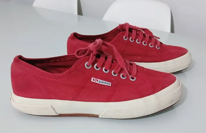 Vendo esse tenis marca SUPERGA num 41 pouco uso em ótimo estado