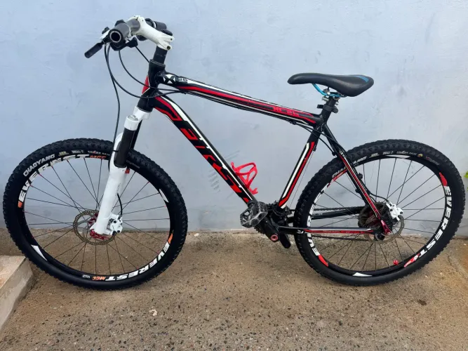 Bicicleta First aro 26