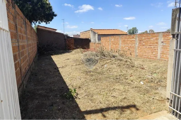 Terreno murado com ótimo preço à Venda em Penápolis, SP!