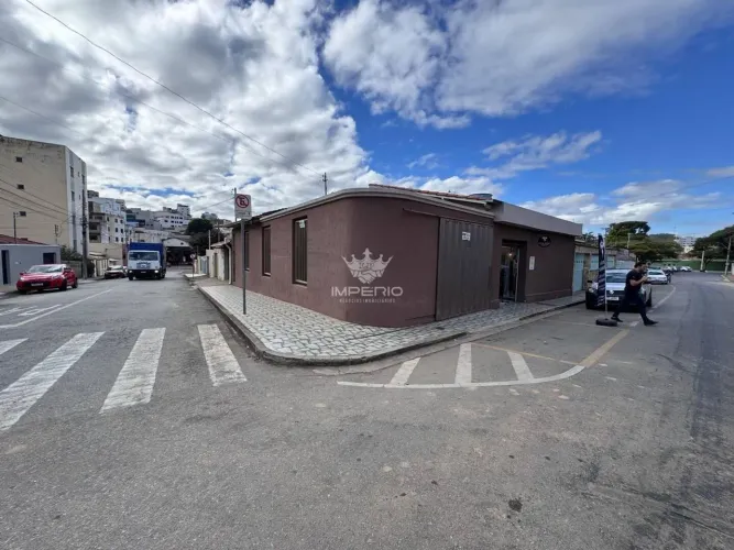 CASA Á VENDA NO BAIRRO PIEDADE EM ITAÚNA - 81 M2