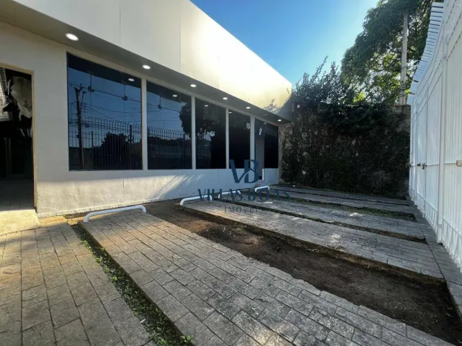 Oportunidade Única: Galpão e Ponto Comercial em localização privilegiada.