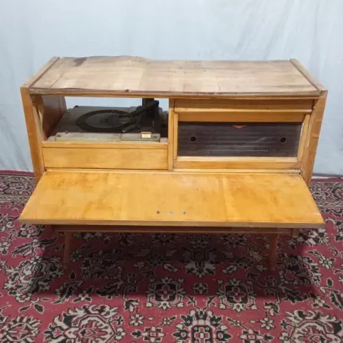 Móvel vitrola antiga para restauro