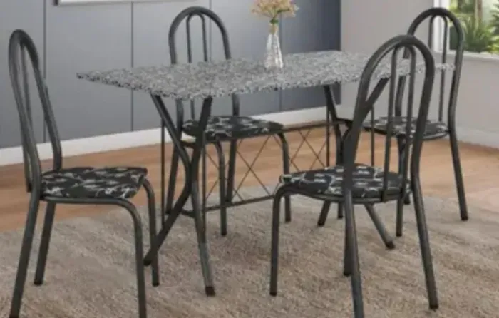 Mesa de mármore com 4 cadeiras 