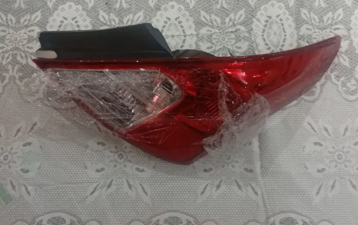 Lanterna Traseira Nissan Versa (PARALELA)
