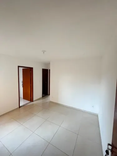 Alugo Apartamento, 2 quartos, 1 sala, 1 banheiro e 1 garagem