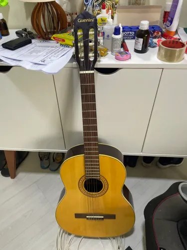 Violão giannini
