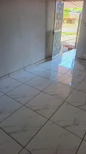 CASA INDEPENDENTE SETOR UNIÃO Excelente localização, próxima à Avenida T9 e ao Supermer