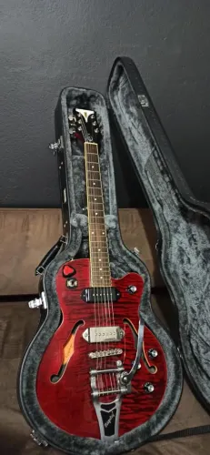 Guitarra semi acústica Epiphone Wildkat + Hardcase original + pedal cuvave