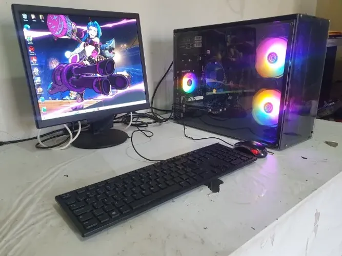 Gabinete CPU Gamer DualChanger RGB / FX 8300 8 Nucleos / 8GB RAM / 500GB / vídeo 4GB R$ =