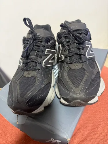 Tênis New balance 9060 41