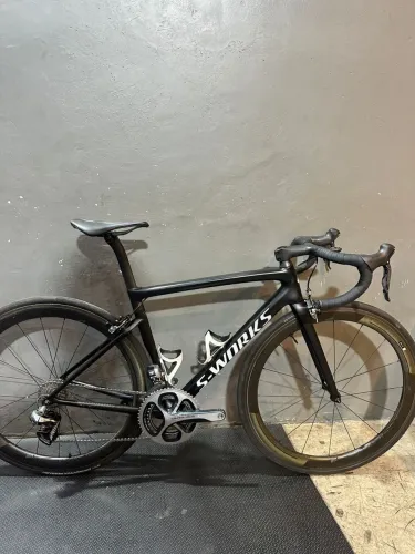 Specialized S-Works Tarmac SL6 com freios de aro