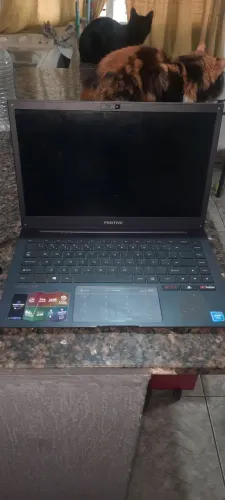 Notebook Positivo com Tela Quebrada