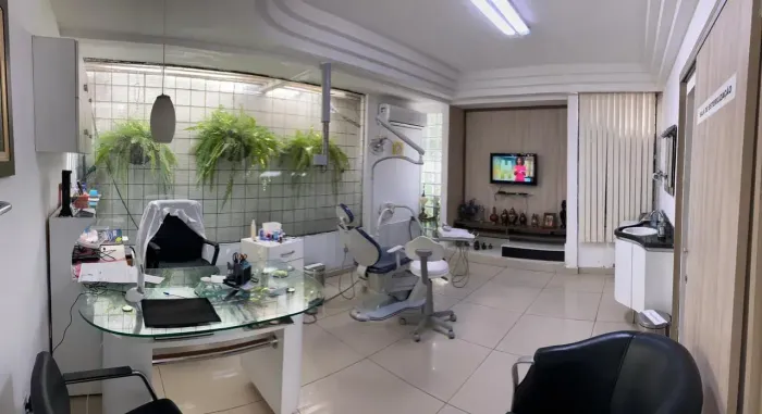 Vendo AMPLO prédio comercial Miramar com 668m2, 3 andares e 14 salas!
