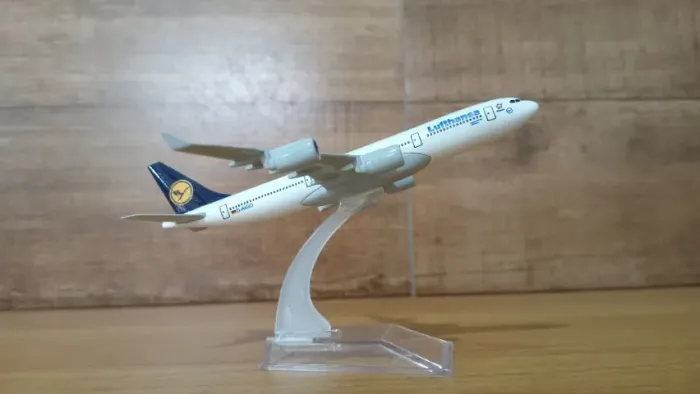AVIÕES MINIATURA LUFTHANSA - 16cm diecast. COLECIONE
