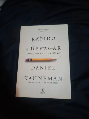 Livro rápido e  de vagar em ótimo estado 