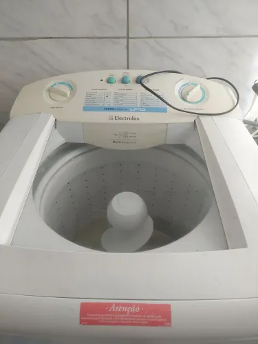 MAQUINA ELETROLUX 400,00