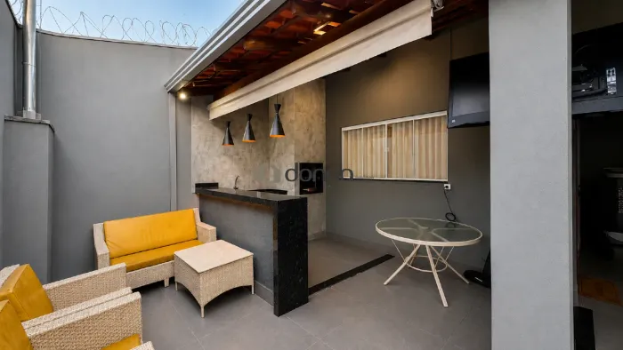 Casa com Suíte, Closet e Varanda Gourmet | Próxima ao Jockey Club | Uberaba/MG