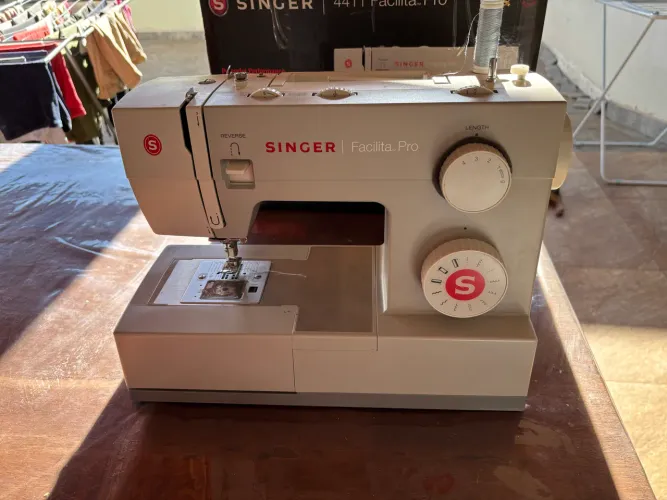 Máquina de costura SINGER 4411
