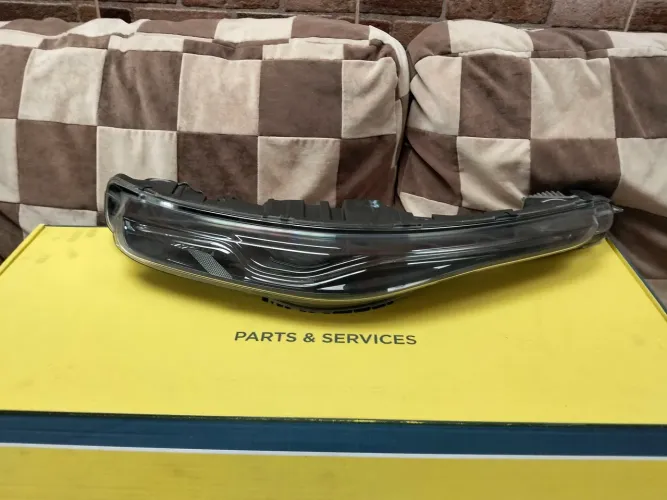 Farol usado lado esquerdo Fiat toro original só fazer um pequeno reparo