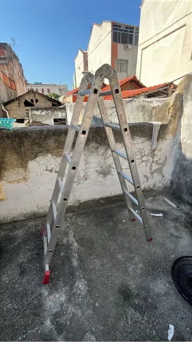 Escada Multifuncional de Alumínio 4x3 Dobrável - Ótimo Estado