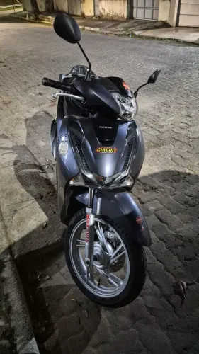 Vendo moto novinha